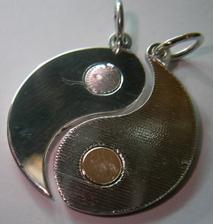 colgante yin-yang partido